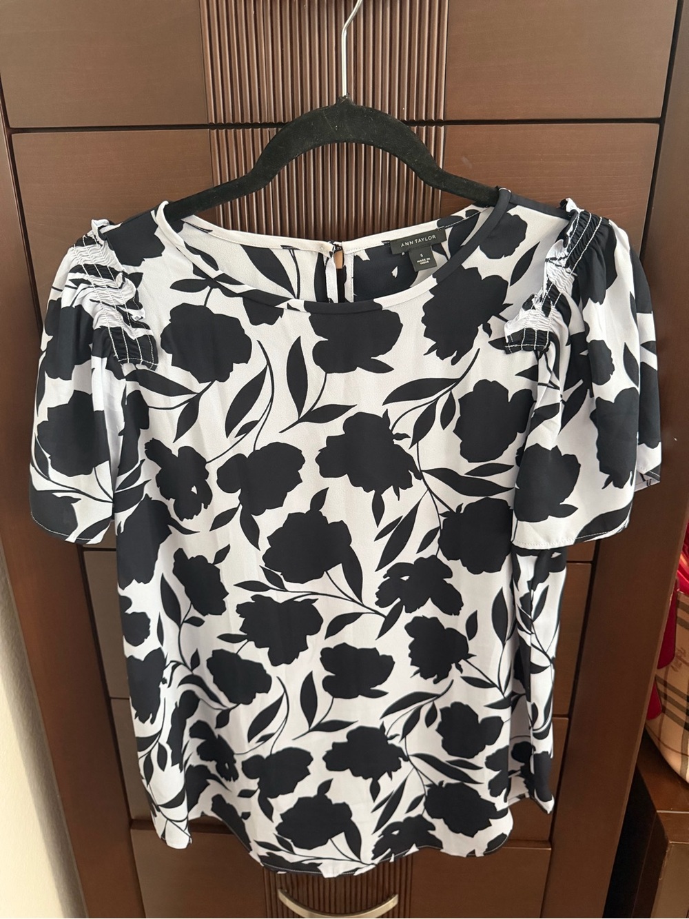 Ann Taylor Navy Blue & Gray Floral Puff Sleeve Blouse